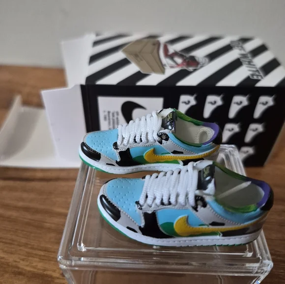 NWT Off White collectible miniature sneakers 👣 - Picture 8 of 8